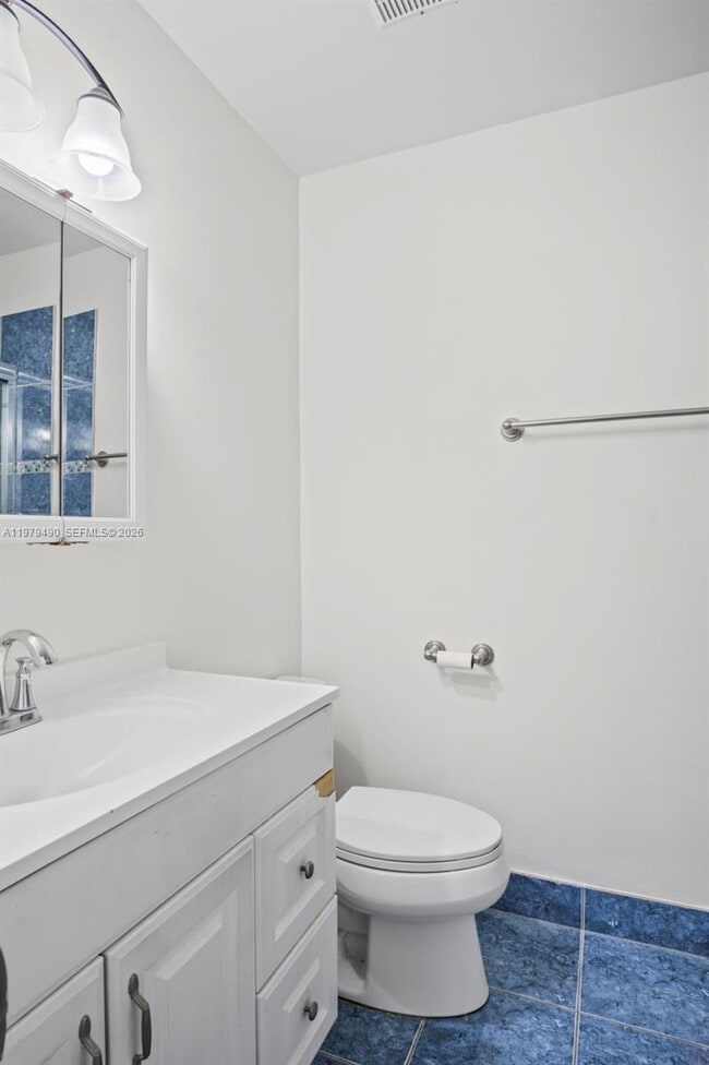 Building Photo - 6252 Highland Ct