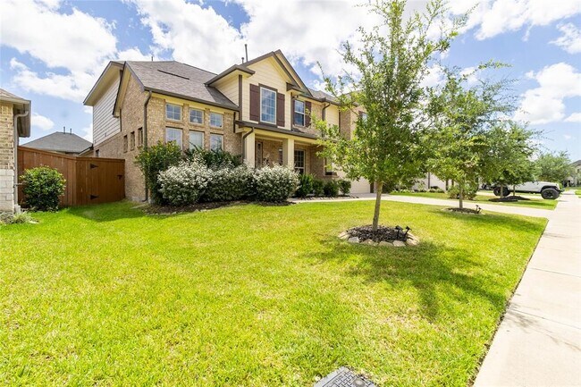 Building Photo - 3010 Flora Manor Dr