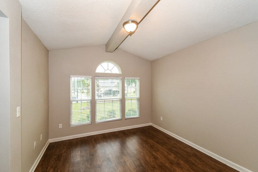 Building Photo - 11049 Snowbrook Ct