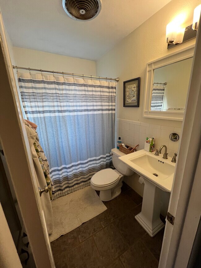 Building Photo - 2204 Boyd Ave