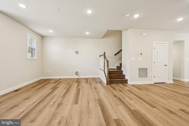 Building Photo - 7355 Mountaineer Dr