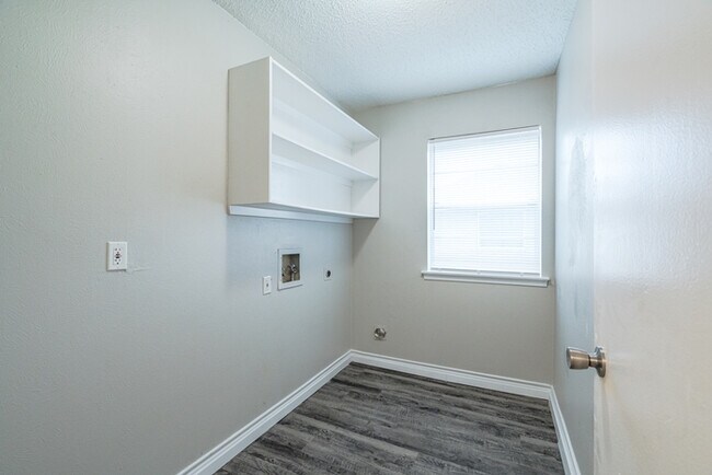 Building Photo - 1121 Via Del Rey