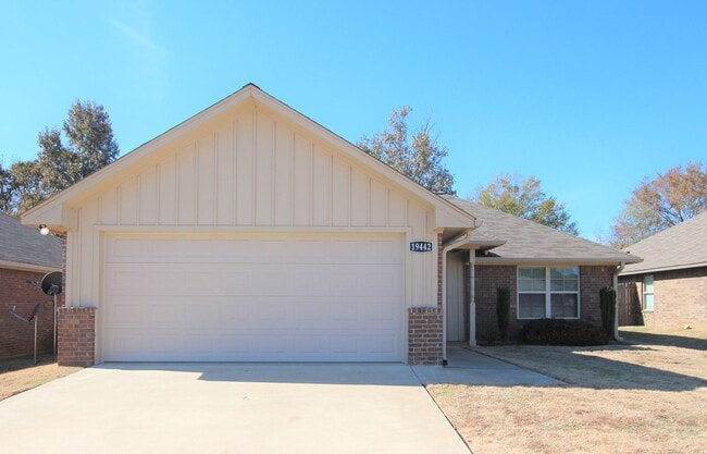 Primary Photo - Coming Soon! Gorgeous 3 Bedroom Home in Th...