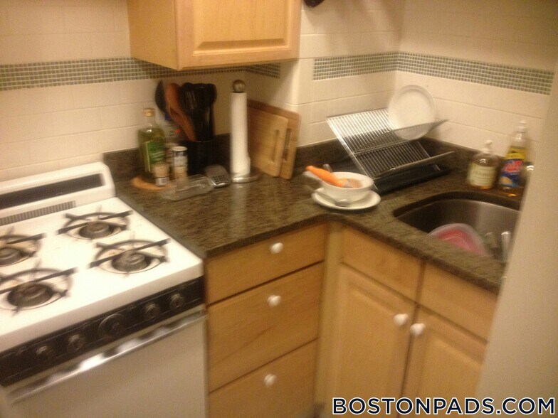 Building Photo - 171 Hemenway St