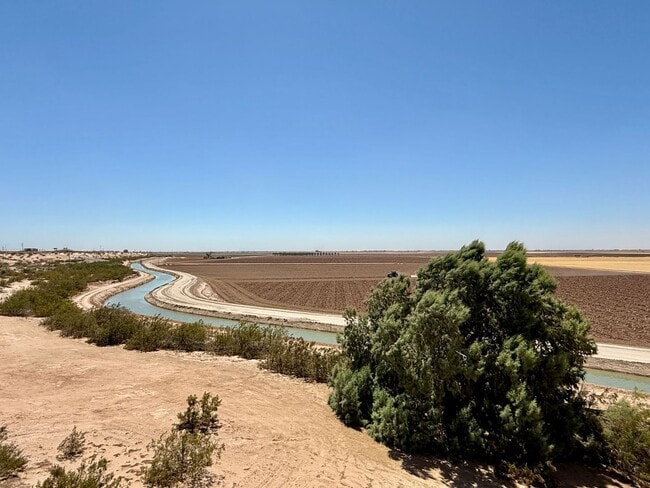 Building Photo - 4 bedroom view home in San Luis, AZ