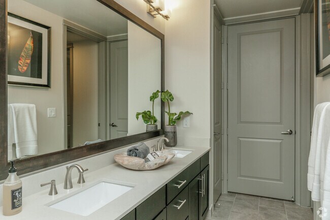 Building Photo - Downtown High-Rise Living – 1 Month Free +...