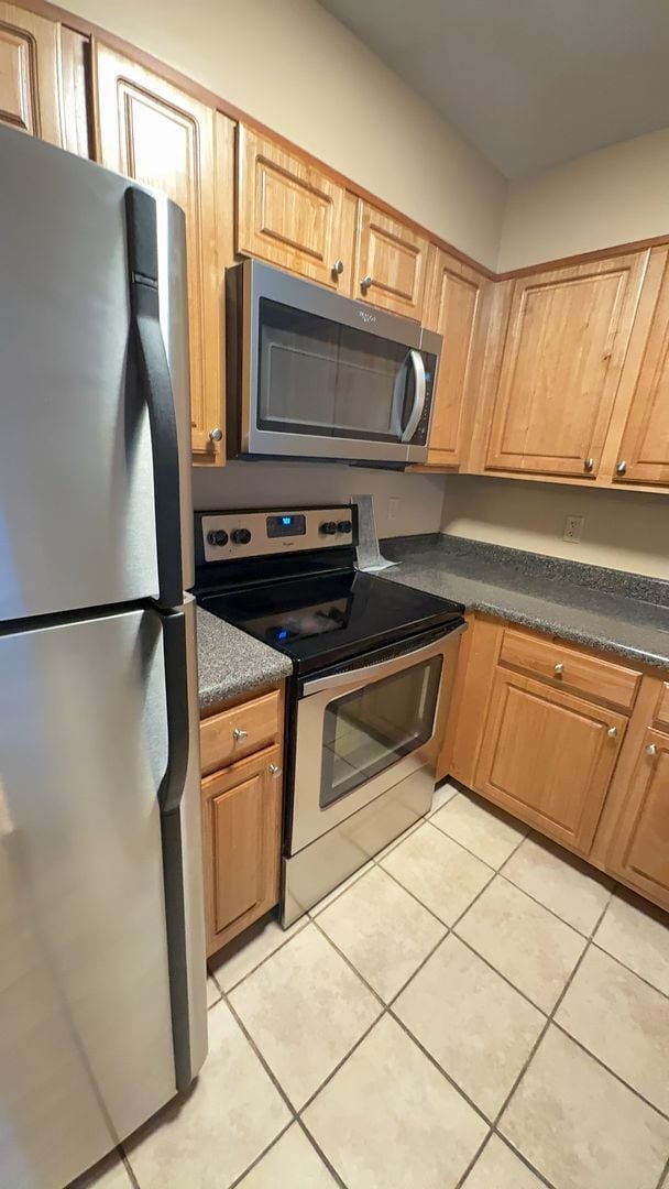 Building Photo - Laurel Station 3bed/2bath for $2550/month (entire unit)! Monthly rent includes TWO assigned parki...