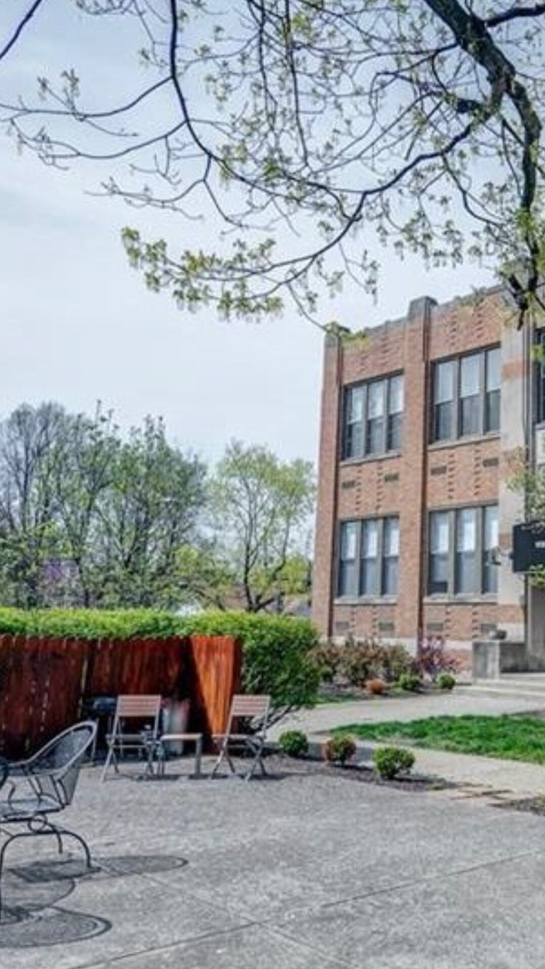 Building Photo - 920 E 62nd St