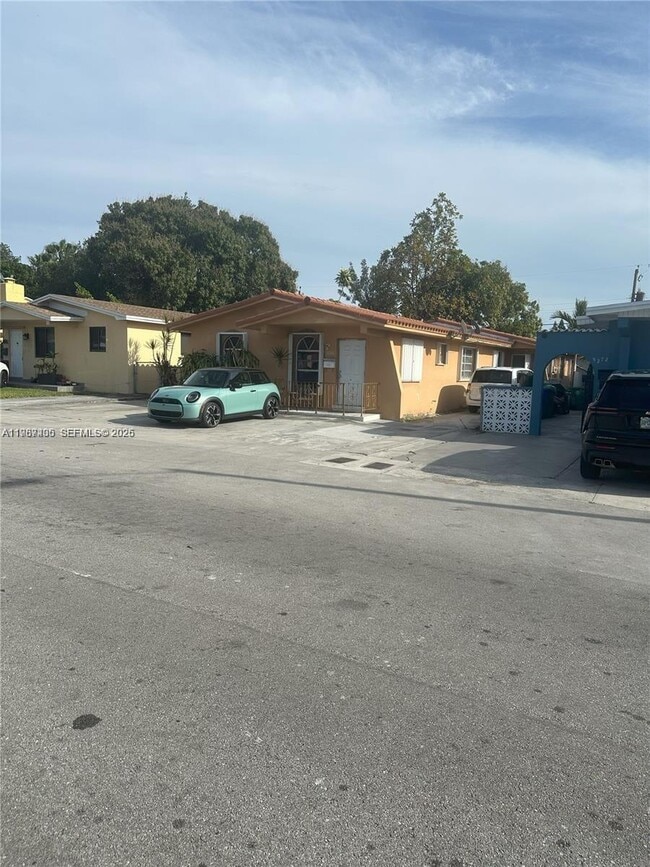 Building Photo - 3268 SW 25th St