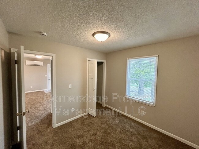 Building Photo - 8160 Oak Dr
