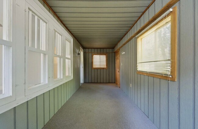 Building Photo - Beautifully Renovated 2 Bed, 1 Bath Home for Rent!