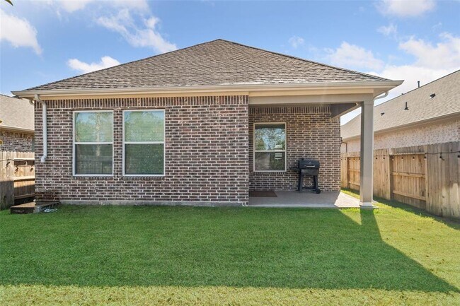 Building Photo - 15527 Maple