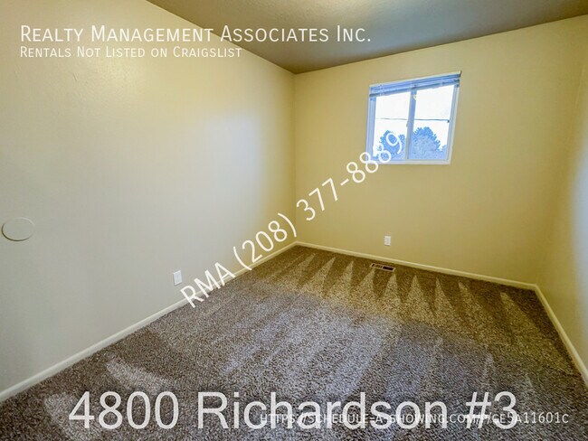 Building Photo - Great Townhouse Located on The Bench!!!