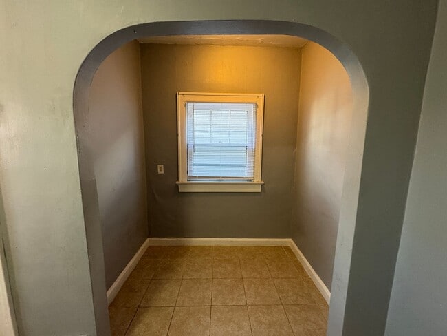 Building Photo - 830-832 Weghorst Street