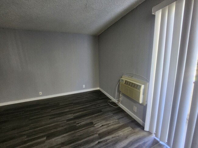 Building Photo - 123 S Catalina St