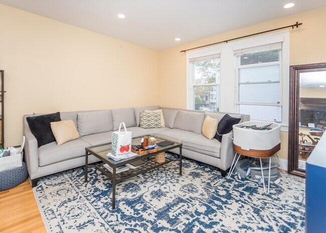 Building Photo - 39 Gardner St