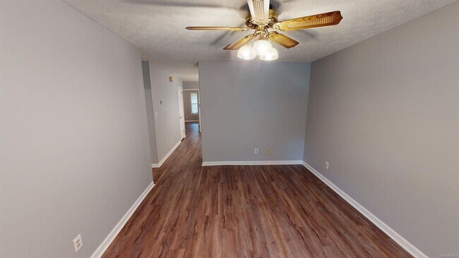 Primary Photo - 173 E 6th St