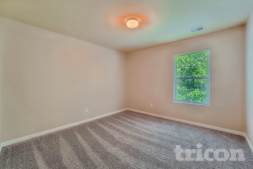 Building Photo - 38 Possum Creek Ln