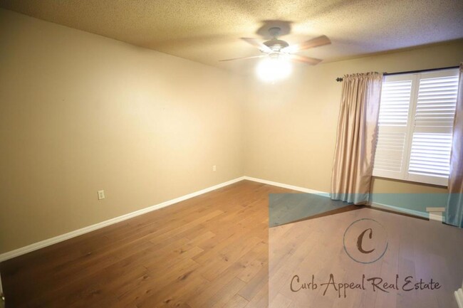 Building Photo - 2725-C Greenbriar Drive