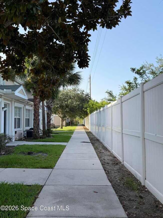 Building Photo - 105 Turpial Way
