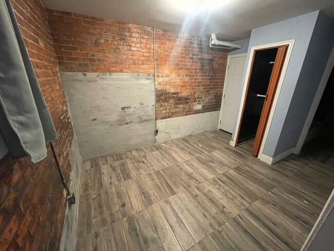 Building Photo - CASS D APARTMENTS-516 Kirby