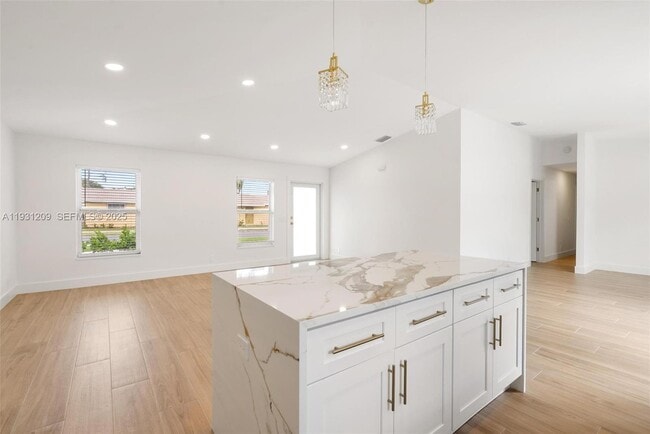 Building Photo - 102 SW 13th Ave