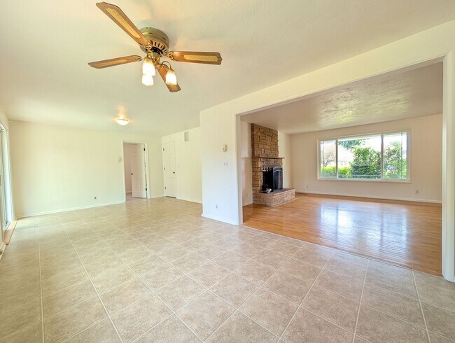 Building Photo - 3-Bedroom, 2-Bath Home In The River Road A...