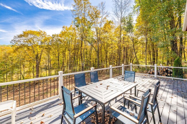 Building Photo - 235 White Deer Rocks Rd