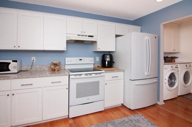 Building Photo - 4471 Hillside Ct