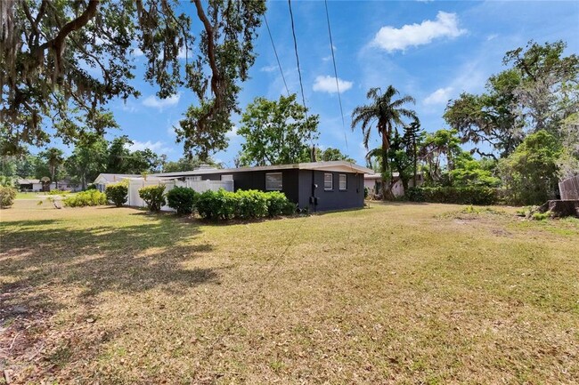 Building Photo - 802 W Russell Dr