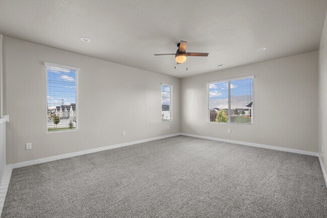 Building Photo - 554 S Church Dr