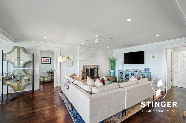 Building Photo - 73 Sunset Blvd