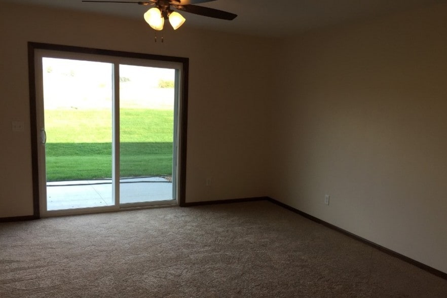 Living room and patio - 1910 Wrigley St