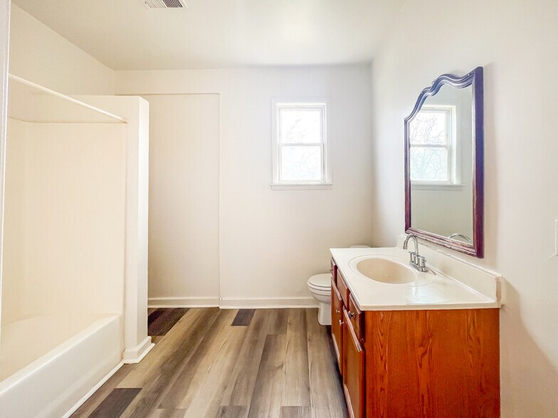 Building Photo - 608 Halifax St