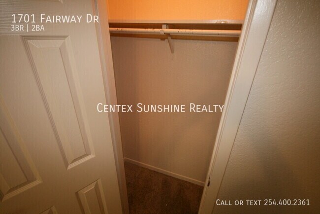 Building Photo - 1701 Fairway Dr