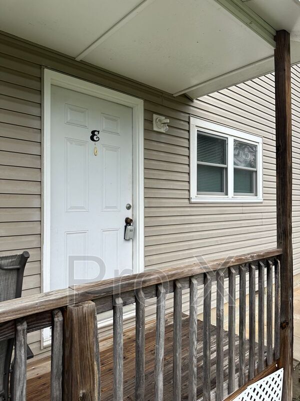 Primary Photo - 1116 S Elm St