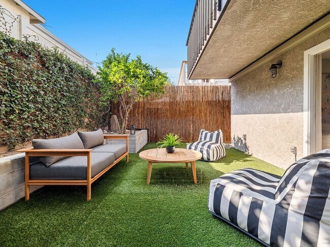 Building Photo - 1141 Stanford Ave