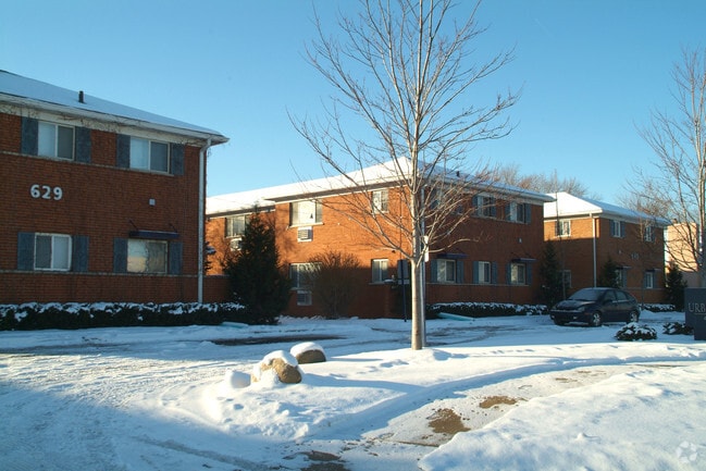 Urbane on Maple - 629 Maple Rd
