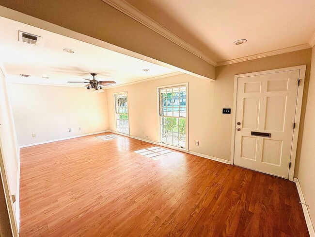 Building Photo - 2046 Shadywood Ln