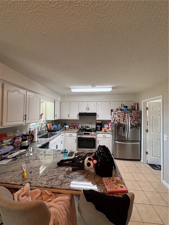 Building Photo - 2406 SW 16th St