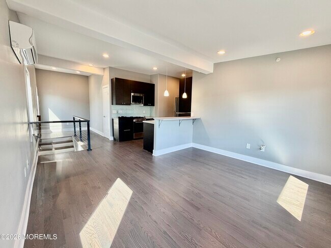 Building Photo - 909 Asbury Ave