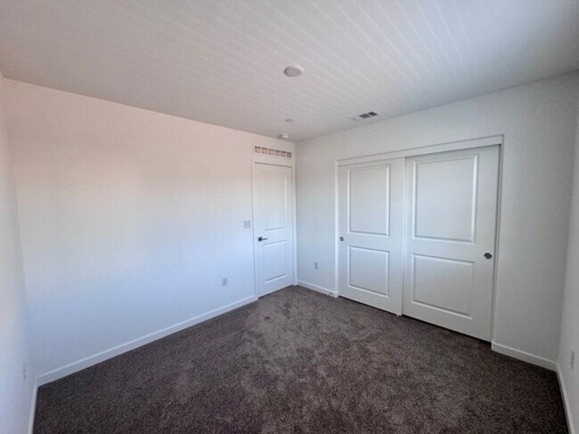 Building Photo - Brand new 4 bedroom Winchester home with a...