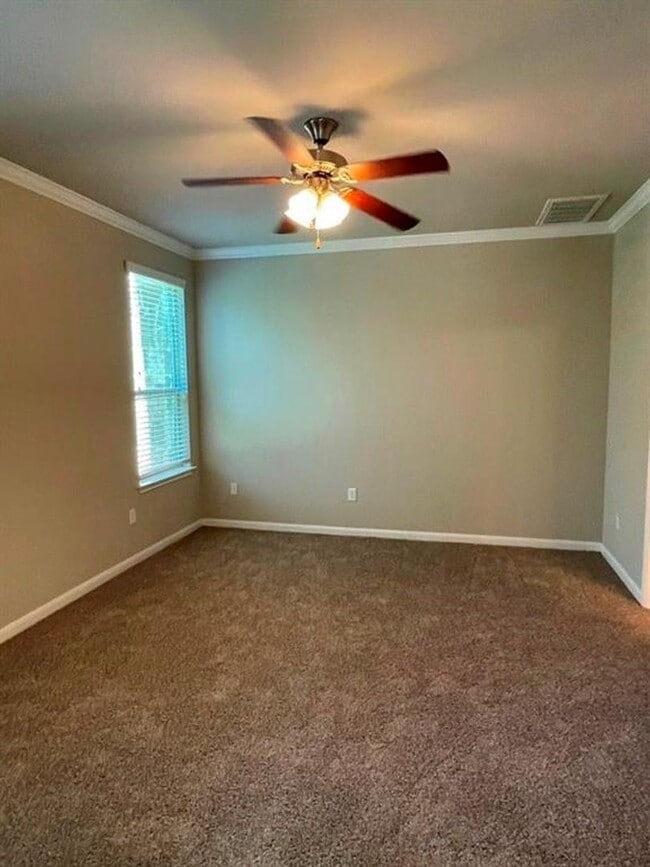 Building Photo - Fabulous 4-bedroom duplex in the heart of Lakeway!