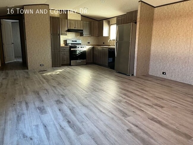 Building Photo - 16 Town and Country Dr