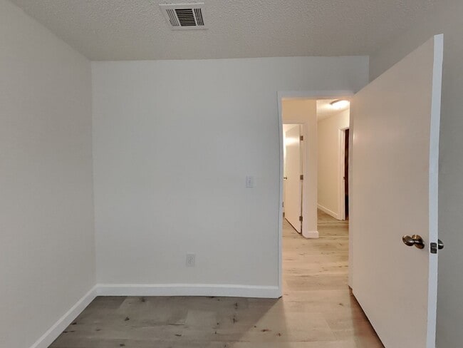 Building Photo - Freshly Remodeled 4/2 House in Oakley Available Now!