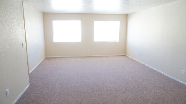 Building Photo - WONDERFUL 5 BD HOME WELL-LOCATED NORTHWEST...