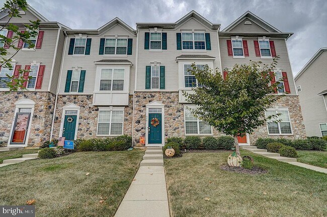 Building Photo - 476 N Palace Dr