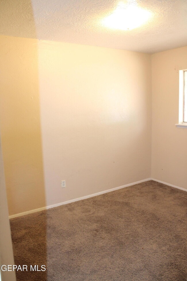Building Photo - 5817 Blackhawk Dr