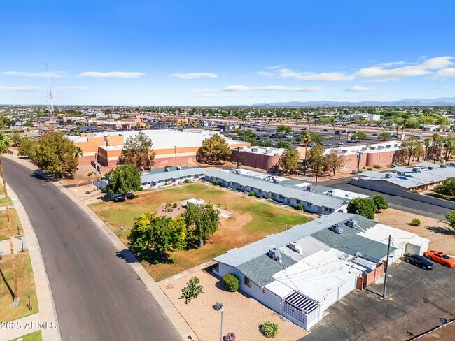 Building Photo - 10612 W Oakmont Dr