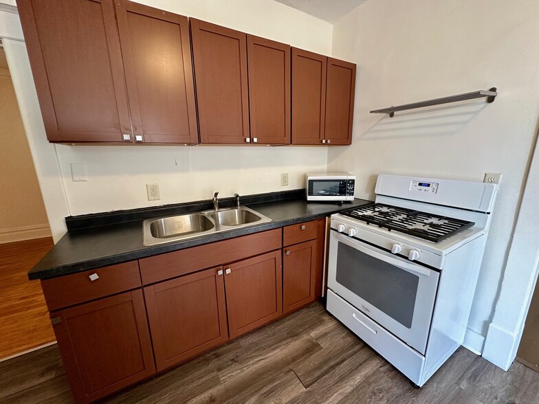 Kitchen - 227 N Humboldt Ave N